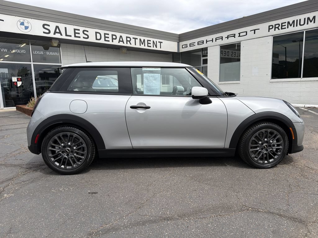 Used 2026 MINI Cooper 2-Door Hardtop FWD image 9