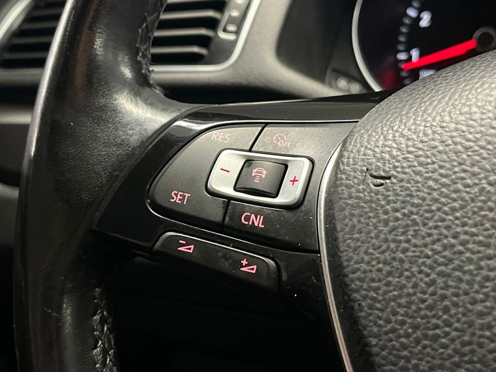 Used 2018 Volkswagen Passat 2.0T R-Line w/ R-Line Lighting Package FWD image 20