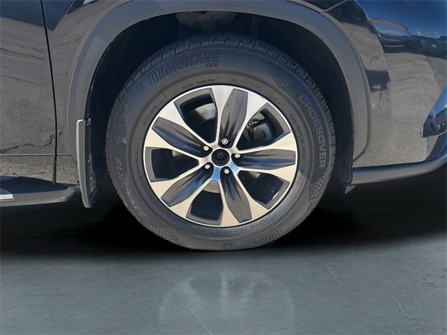 Used 2023 Toyota Highlander XLE image 9