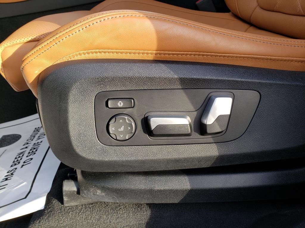 Used 2023 BMW X6 xDrive40i w/ Executive Package image 19