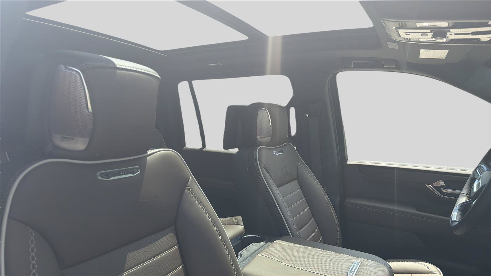 New 2026 GMC Yukon XL Denali Ultimate w/ LPO, Floor Liner Package AWD/4WD image 27