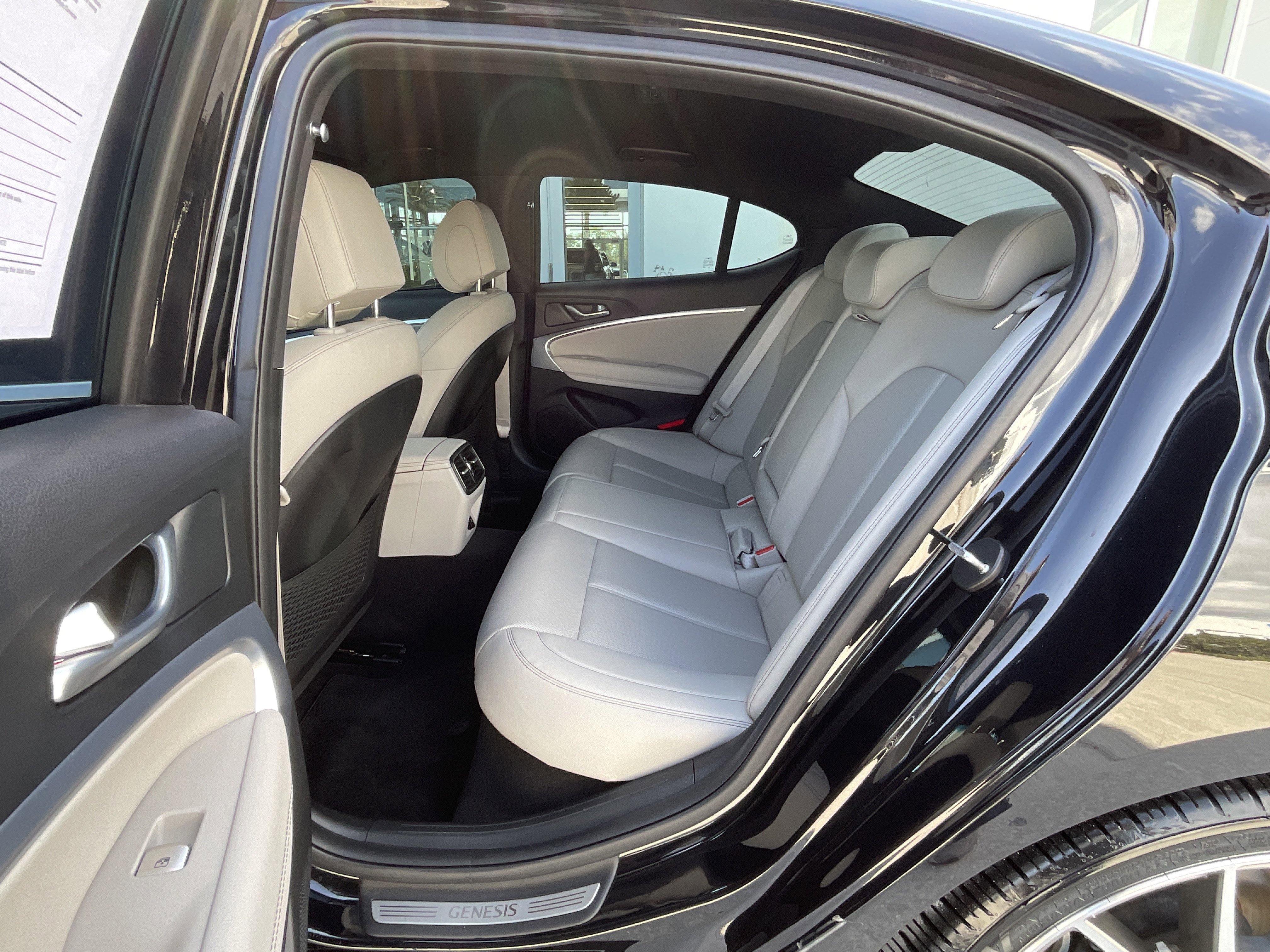 Used 2023 Genesis G70 2.0T image 23