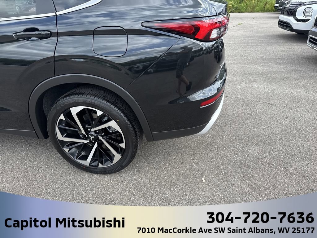 New 2025 Mitsubishi Outlander SE image 11