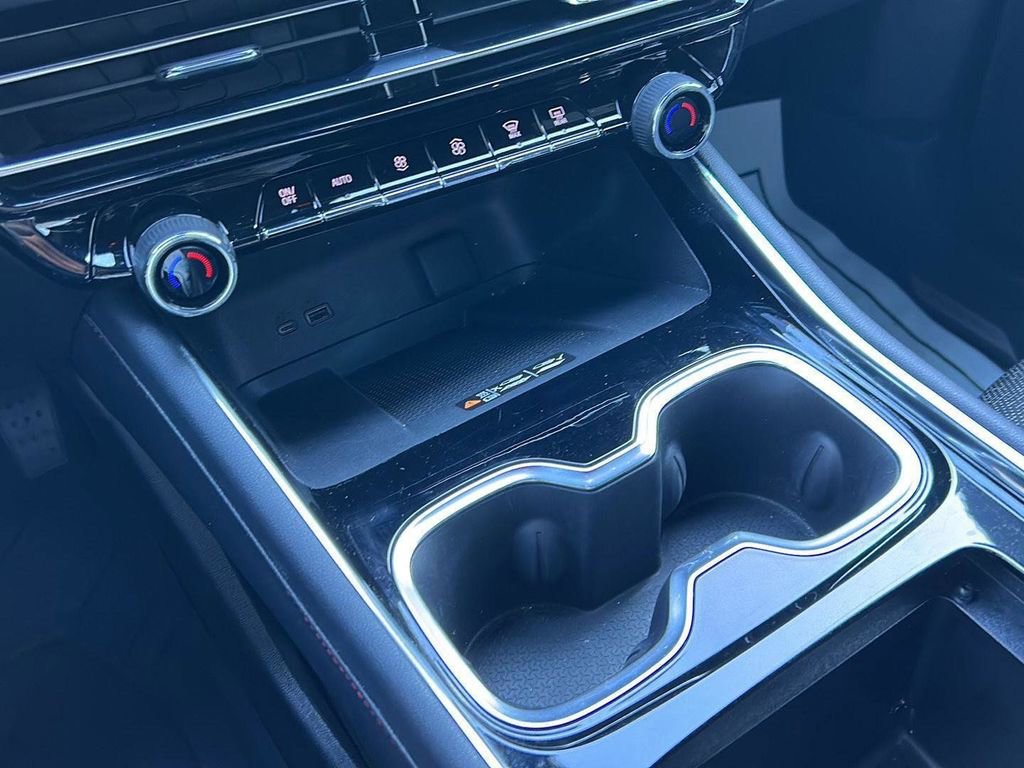 Used 2024 Chevrolet Traverse Z71 image 18