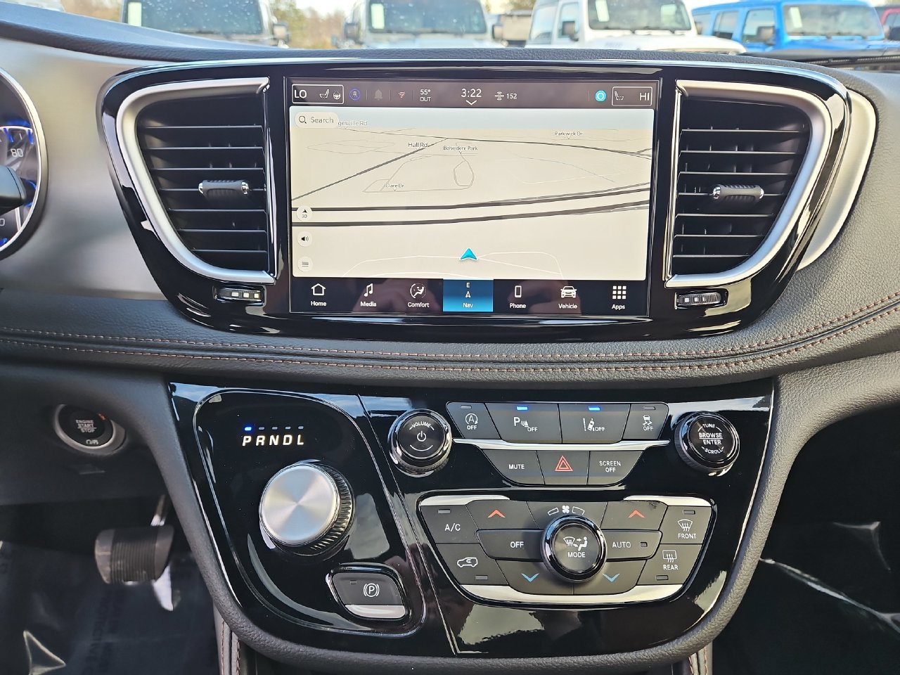 New 2026 Chrysler Pacifica Pinnacle w/ Trailer Tow Group FWD image 28