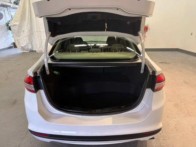 Used 2018 Ford Fusion SE FWD image 6