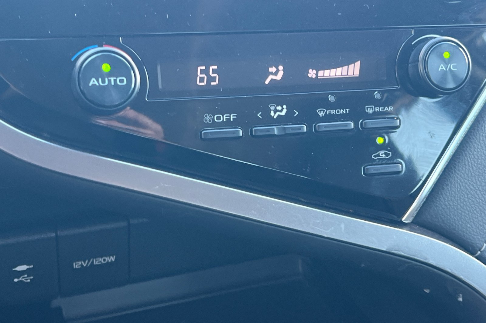 Used 2018 Toyota Camry SE FWD image 20