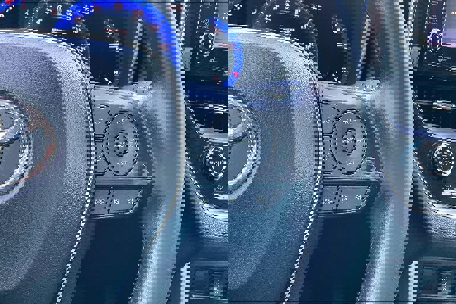 Used 2022 Toyota Corolla Cross XLE w/ Convenience Package image 24