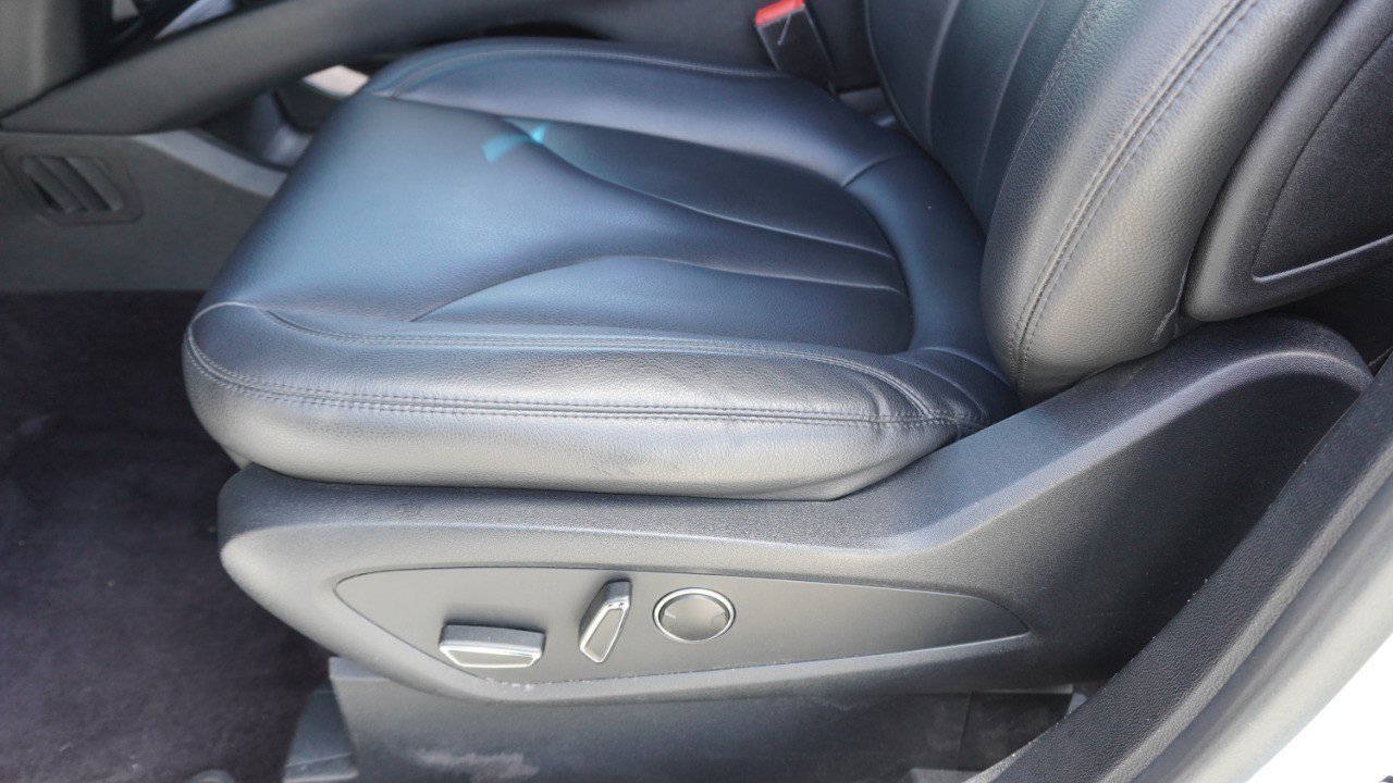 Used 2016 Lincoln MKX Premiere w/ Cargo Accessories Package FWD image 23