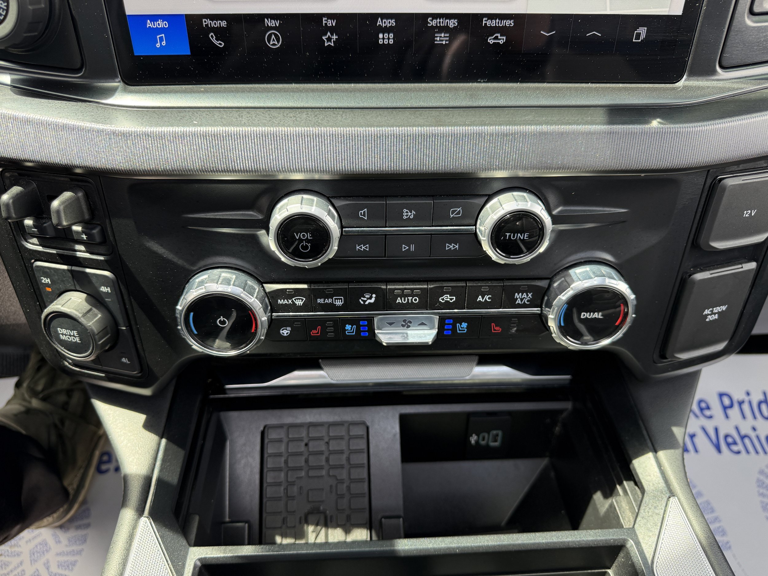 Used 2024 Ford F450 Platinum w/ FX4 Off-Road Package AWD/4WD image 24