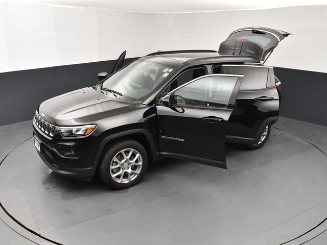 Used 2024 Jeep Compass Latitude w/ Sun and Sound Group image 27