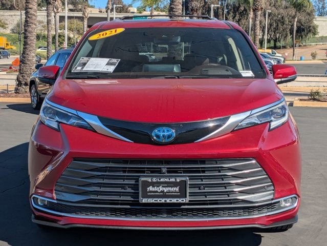 Used 2021 Toyota Sienna Platinum image 2