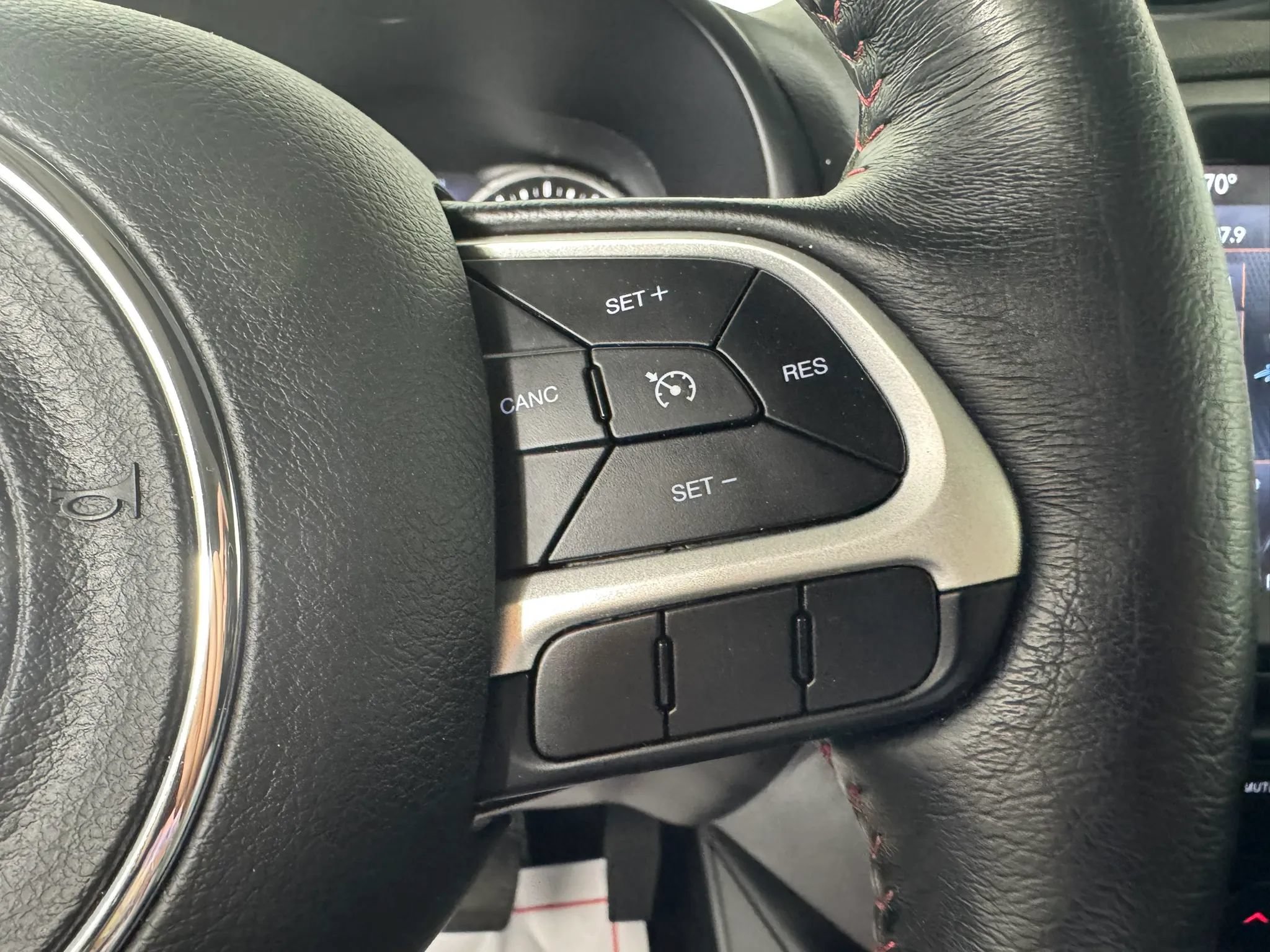 Used 2018 Jeep Renegade Trailhawk w/ UConnect 8.4 Nav Group AWD/4WD image 16