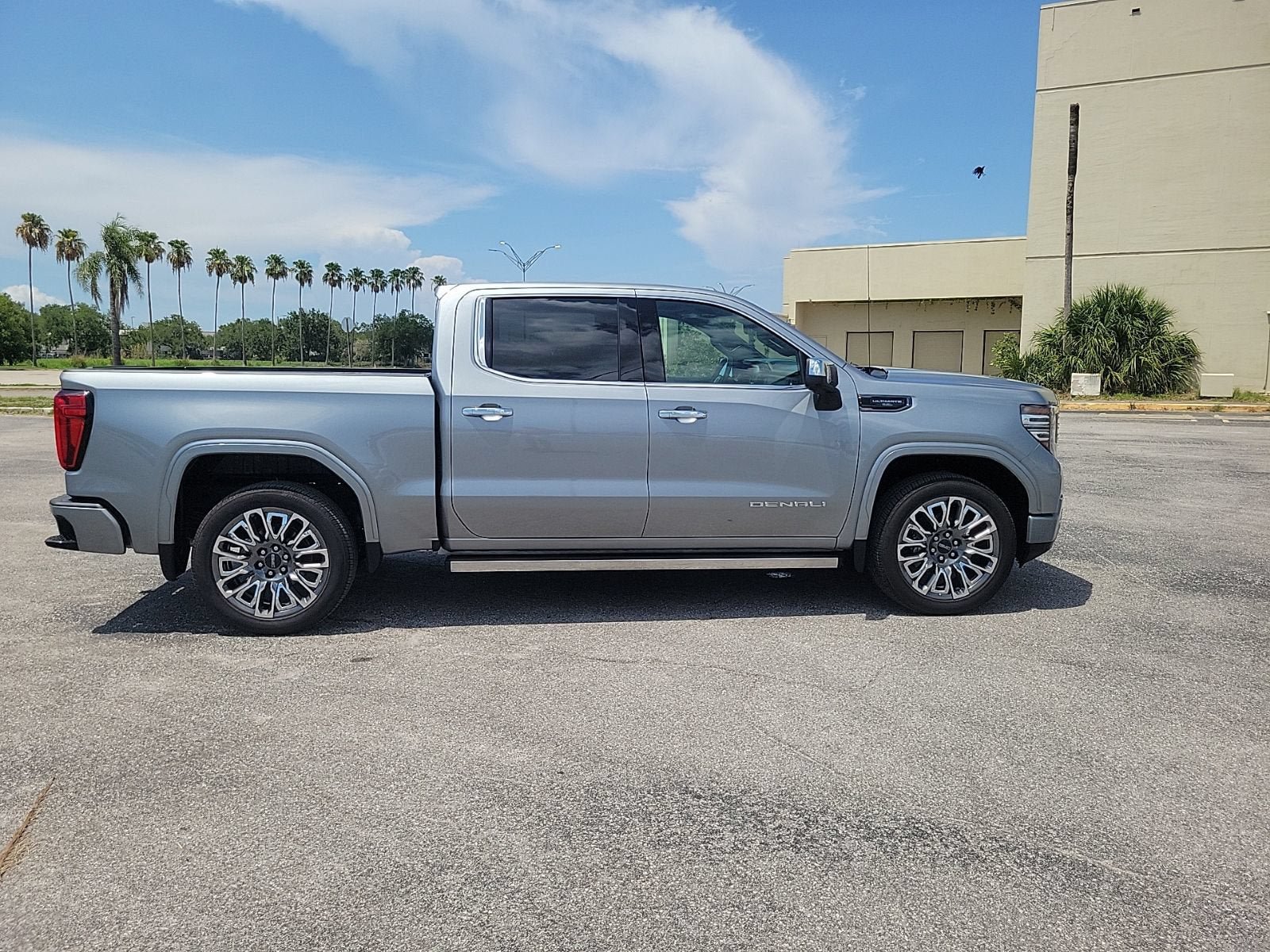 Used 2026 GMC Sierra 1500 Denali Ultimate AWD/4WD image 4