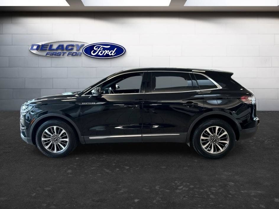 Used 2022 Lincoln Nautilus Reserve AWD/4WD image 2