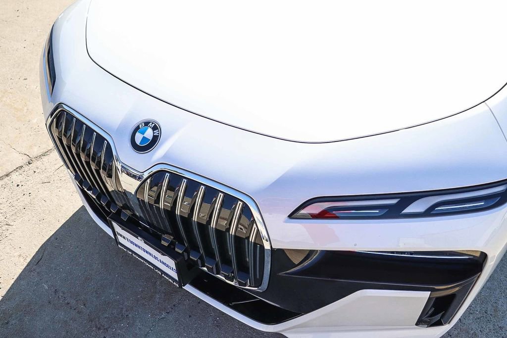 Used 2025 BMW 740i xDrive image 8