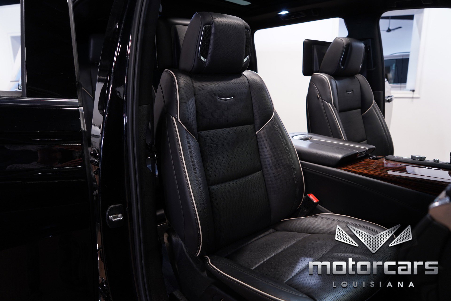 Used 2021 Cadillac Escalade ESV Premium Luxury AWD/4WD image 26