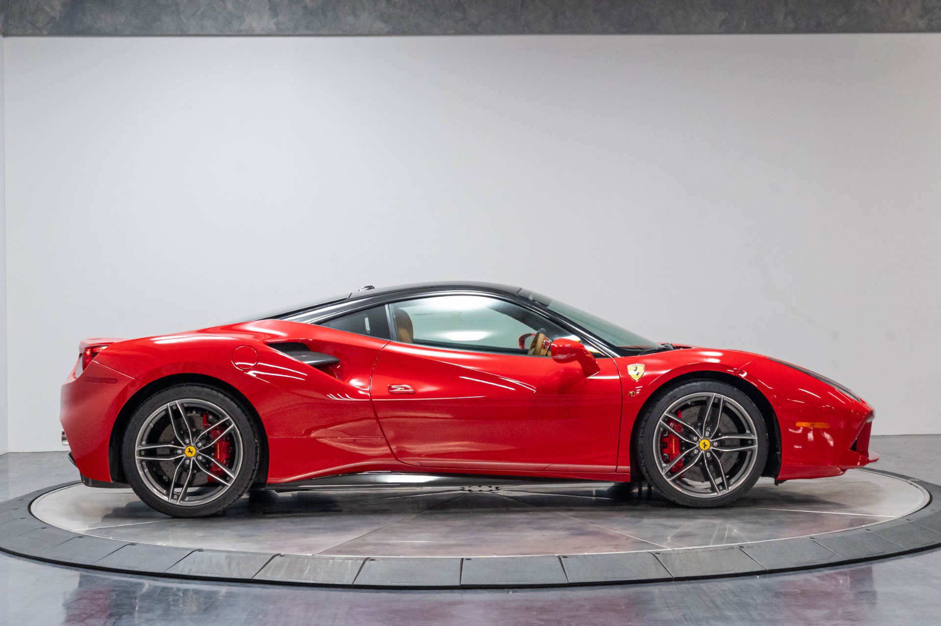 Used 2016 Ferrari 488 GTB RWD image 25