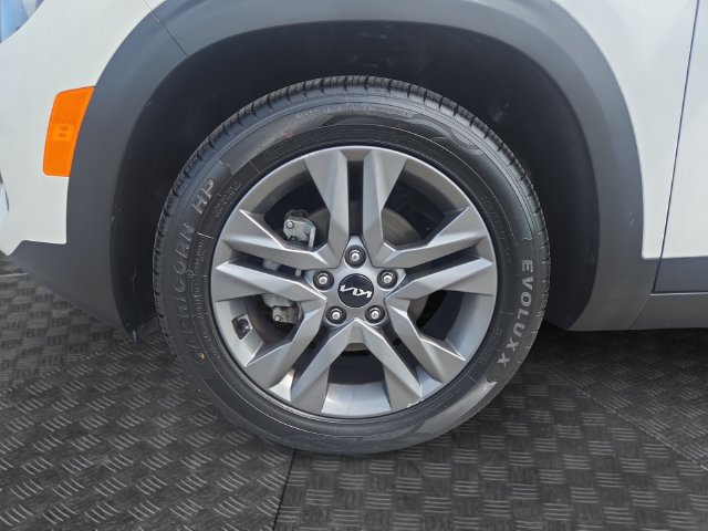 Used 2023 Kia Seltos S FWD image 32