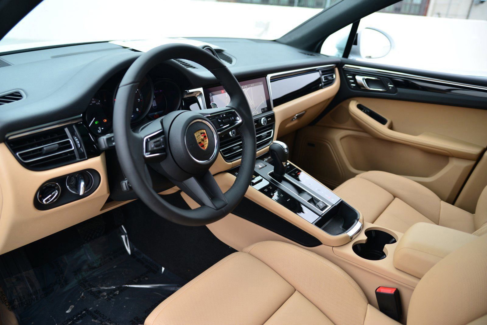 Used 2025 Porsche Macan image 4
