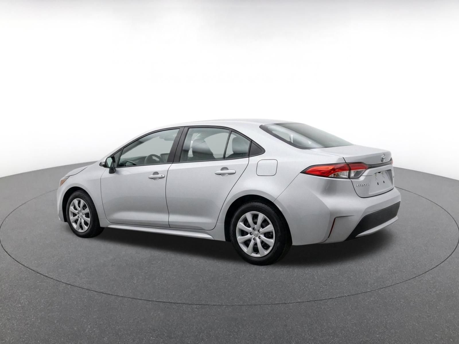Used 2025 Toyota Corolla LE FWD image 6