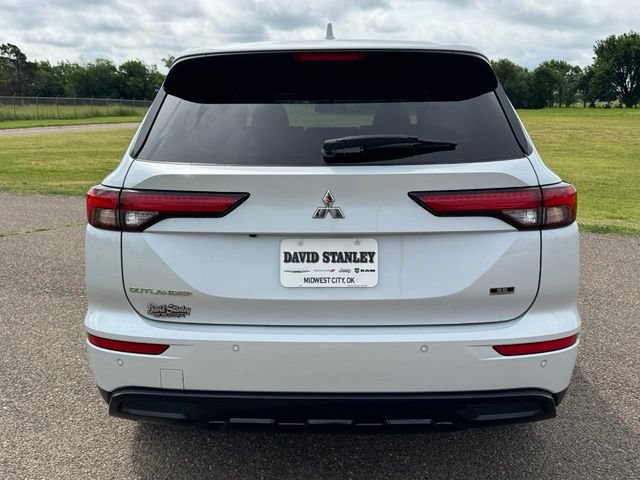 Used 2024 Mitsubishi Outlander SE Black Edition FWD image 5
