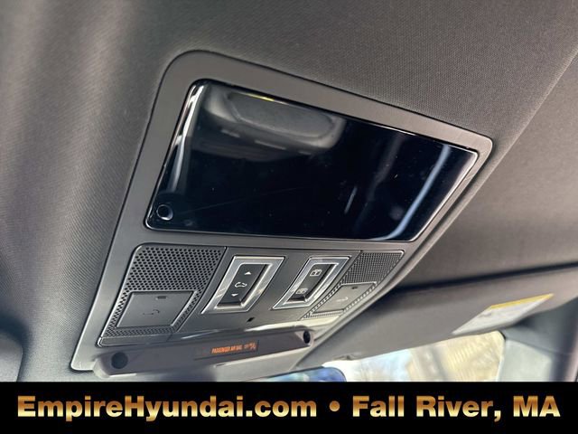 Used 2025 Land Rover Defender 110 S image 24