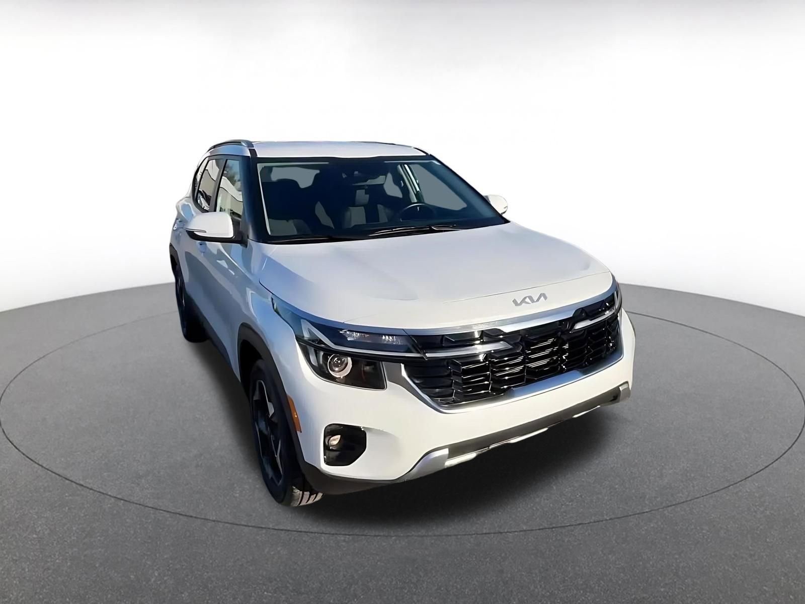 Used 2025 Kia Seltos S FWD image 3