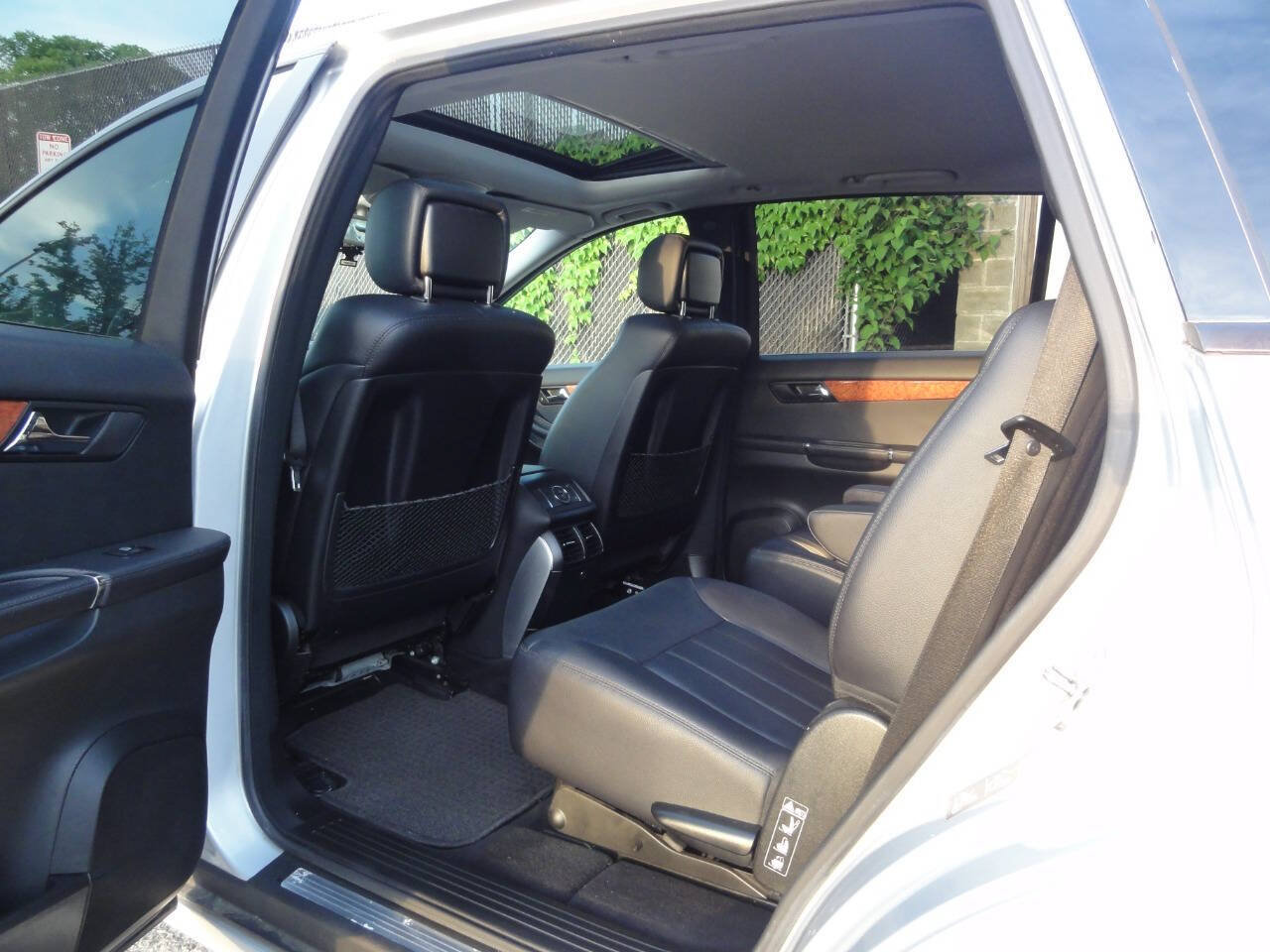 Used 2006 Mercedes-Benz R 350 4MATIC image 24