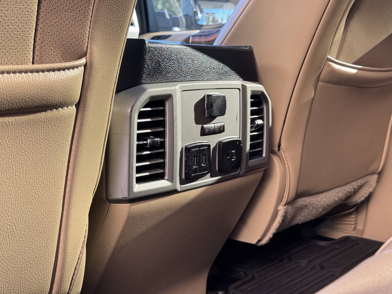 Used 2017 Ford F350 Lariat w/ Lariat Ultimate Package AWD/4WD image 39