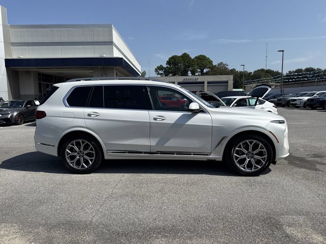 Used 2025 BMW X7 xDrive40i w/ Premium Package AWD/4WD image 3