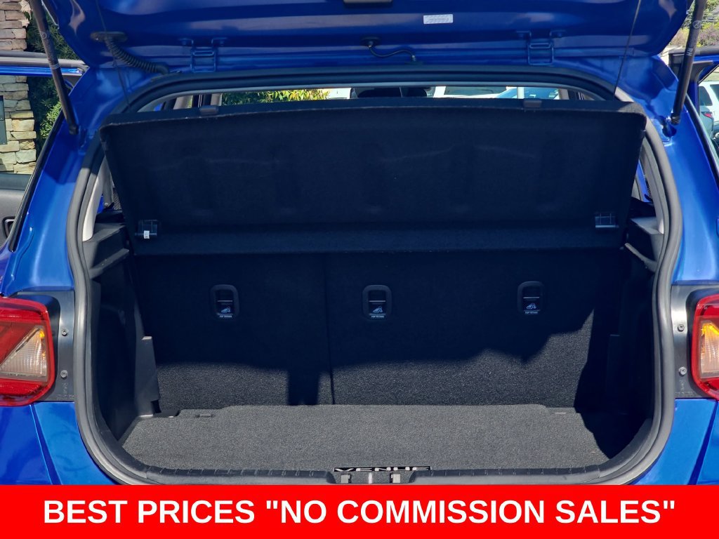 Used 2022 Hyundai Venue Limited FWD image 12
