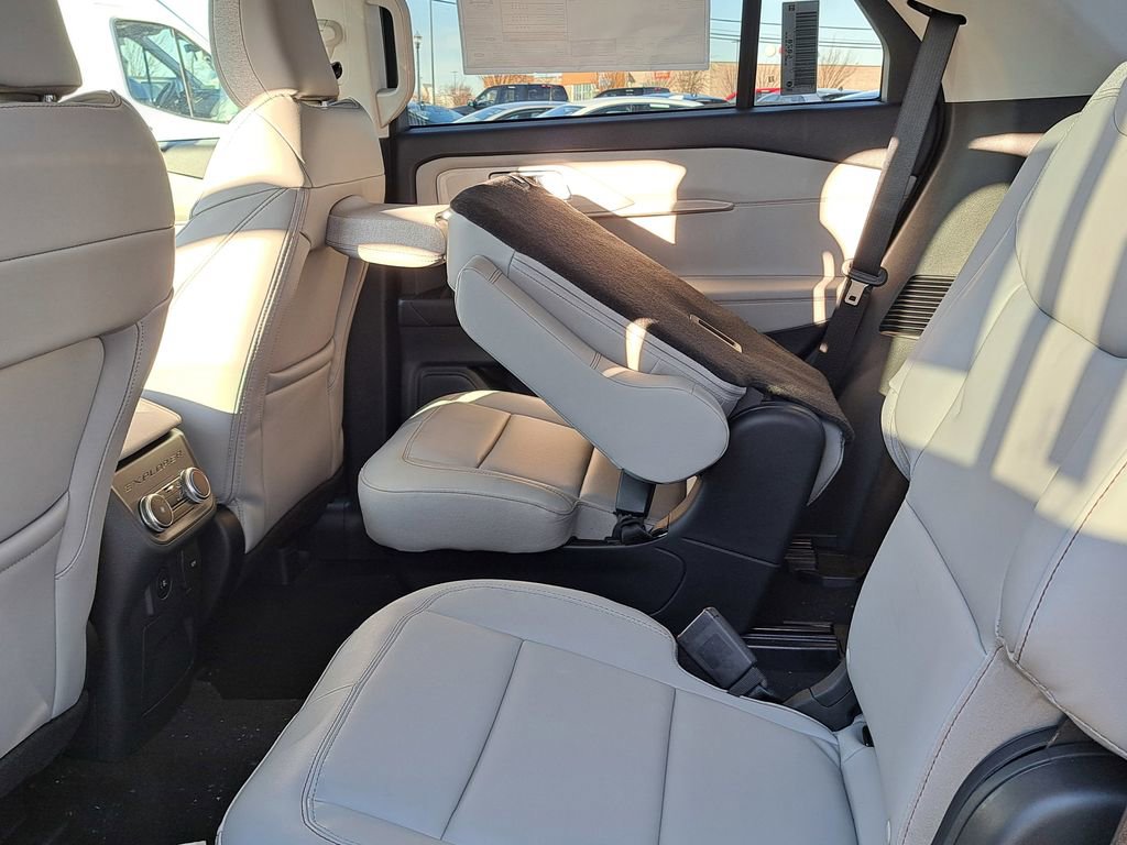 New 2026 Ford Explorer Active w/ Active Comfort Package AWD/4WD image 13