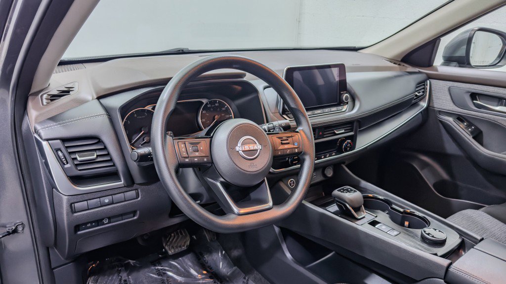 Used 2023 Nissan Rogue SV image 12