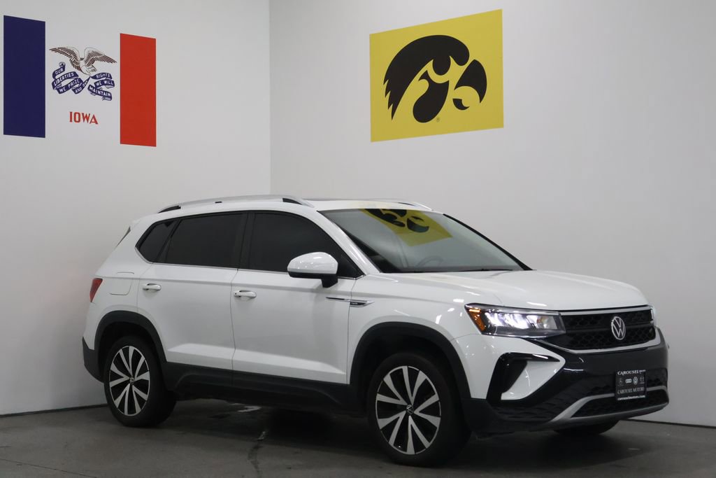 Used 2022 Volkswagen Taos SE w/ Panoramic Sunroof Package