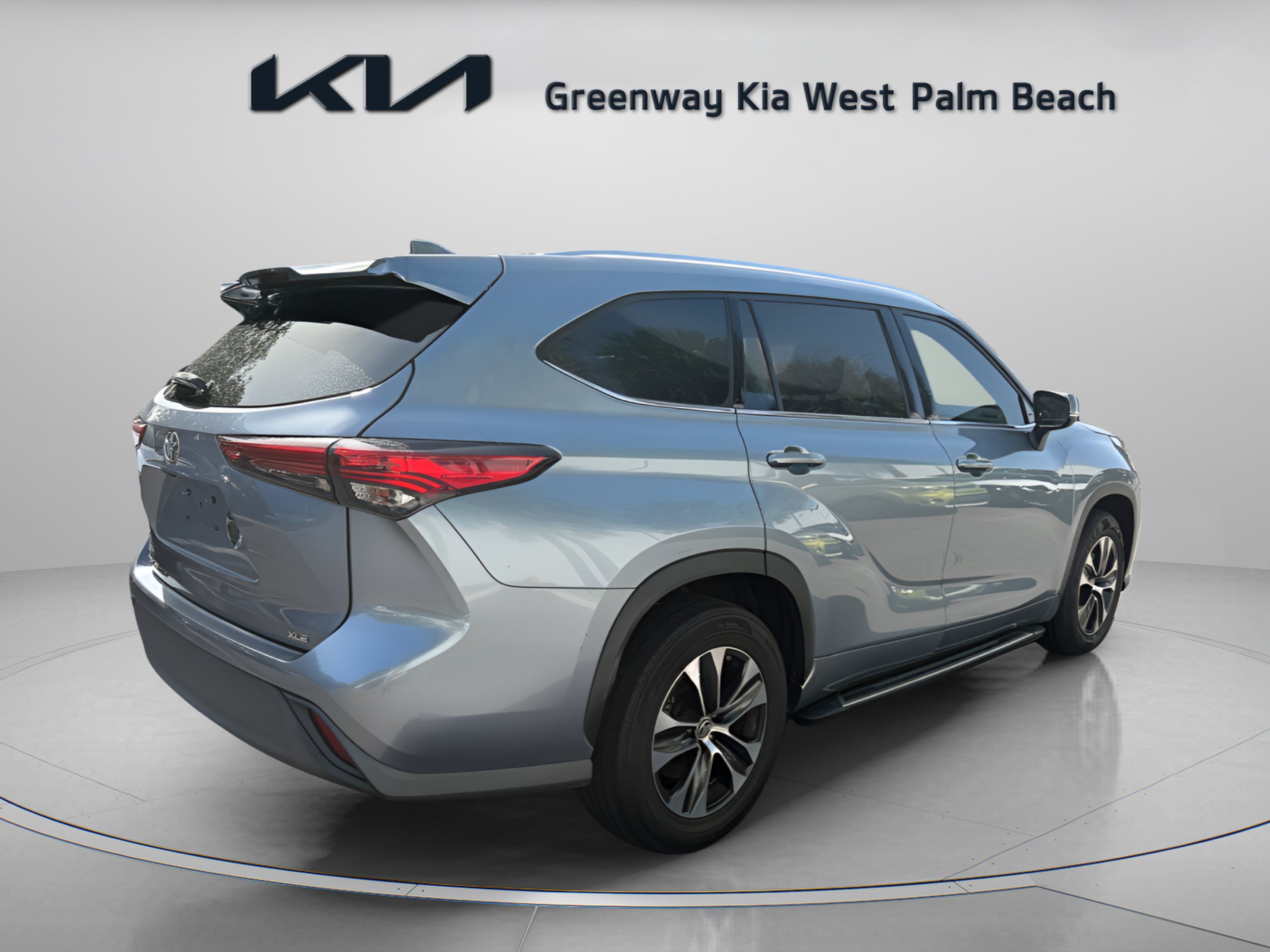 Used 2020 Toyota Highlander XLE FWD image 7