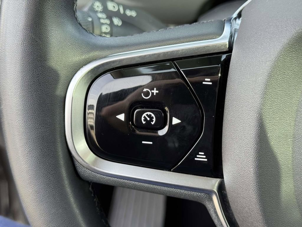 Used 2023 Volvo XC90 B5 Core w/ Climate Package image 19