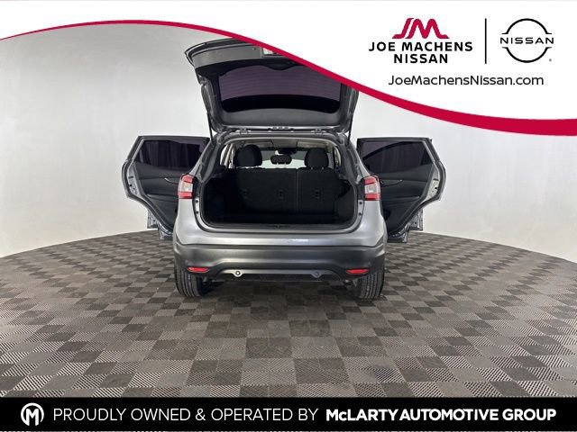 Used 2021 Nissan Rogue Sport S image 15