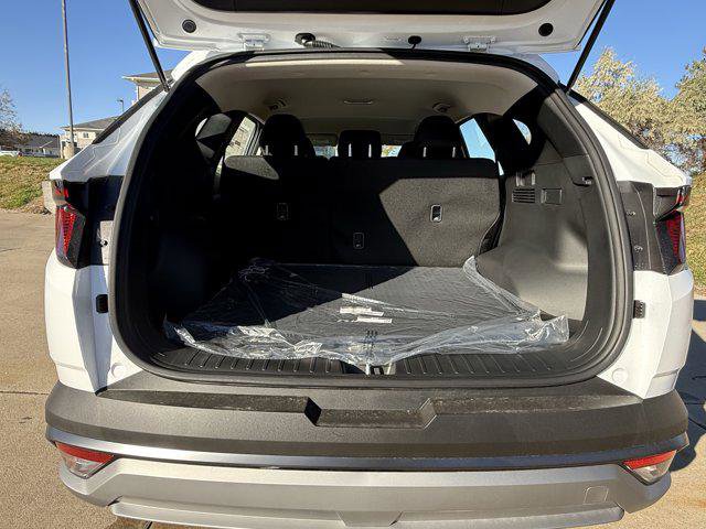 New 2026 Hyundai Tucson Blue SE image 7