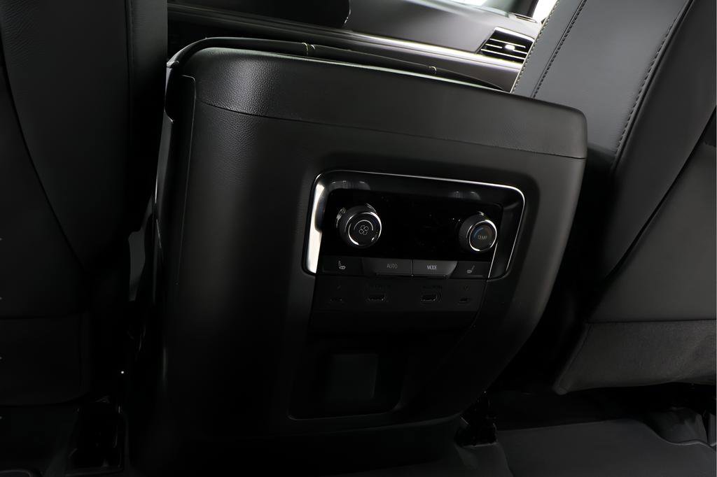New 2026 Chevrolet Suburban Premier image 25