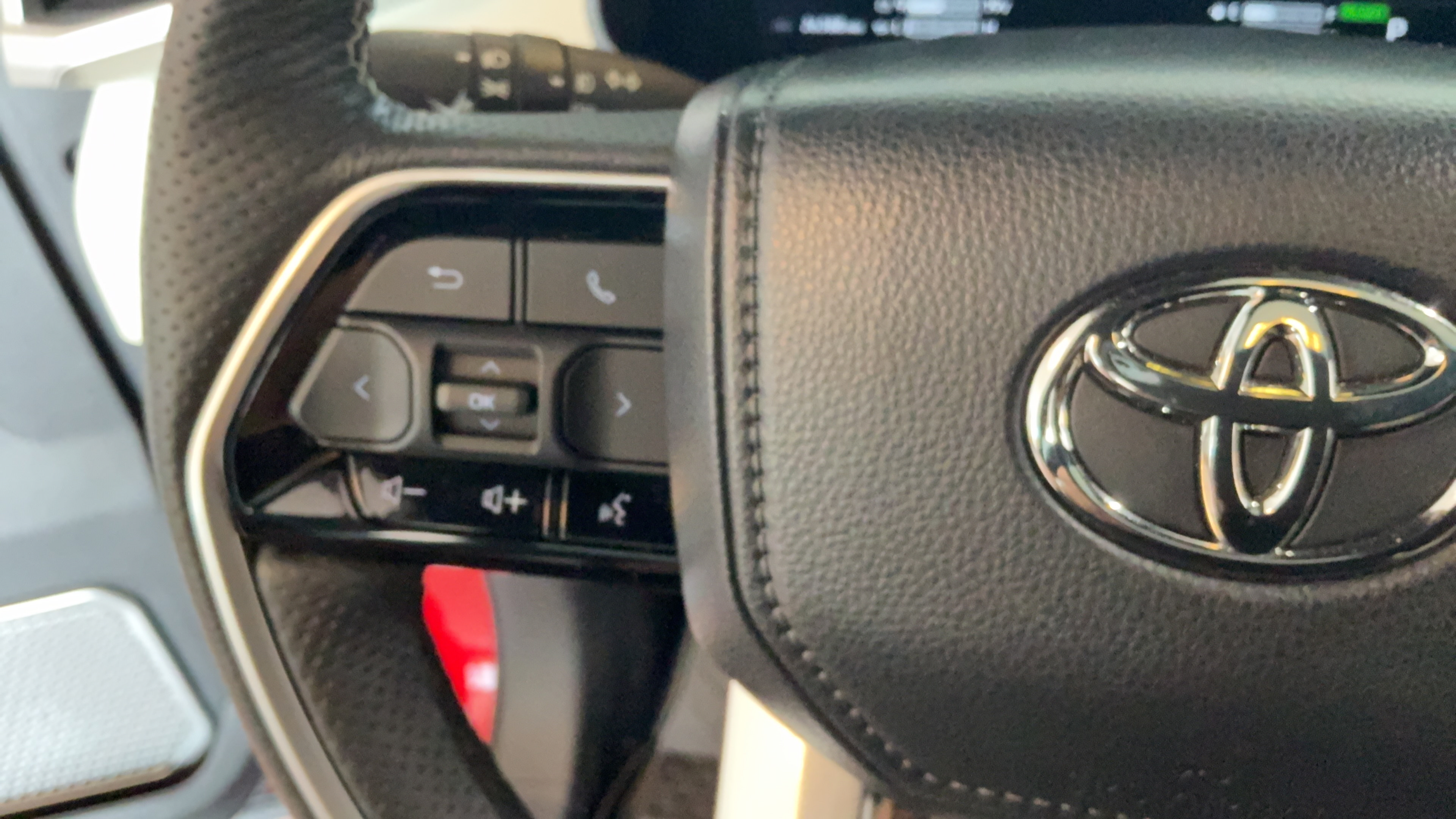 Certified 2024 Toyota Sequoia Capstone AWD/4WD image 16
