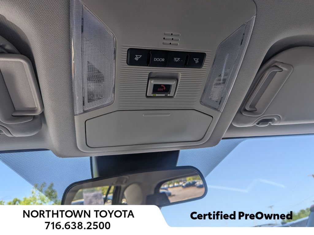 Used 2025 Toyota RAV4 XLE AWD/4WD image 27