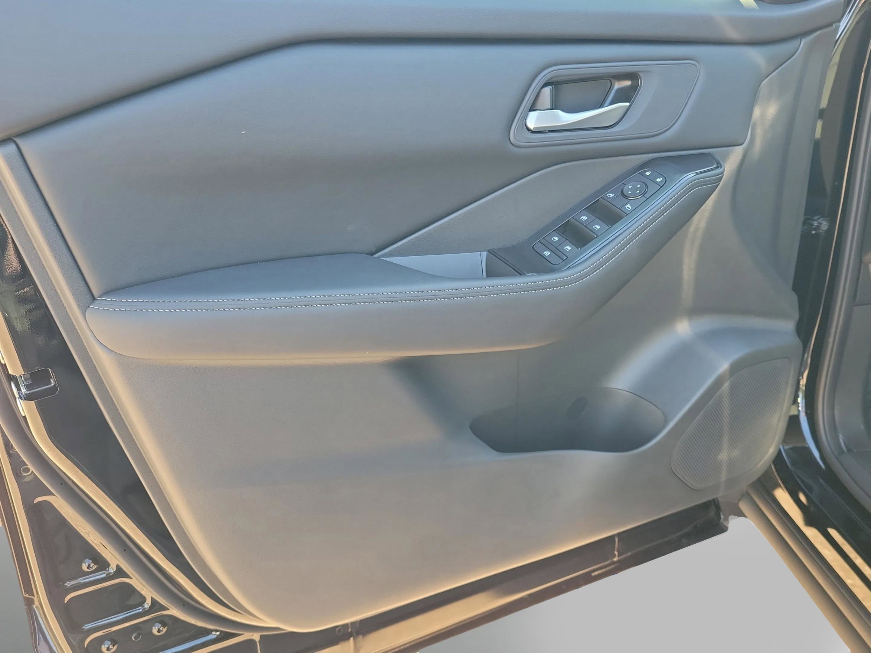 New 2026 Nissan Rogue SV w/ Cold Weather Package FWD image 19