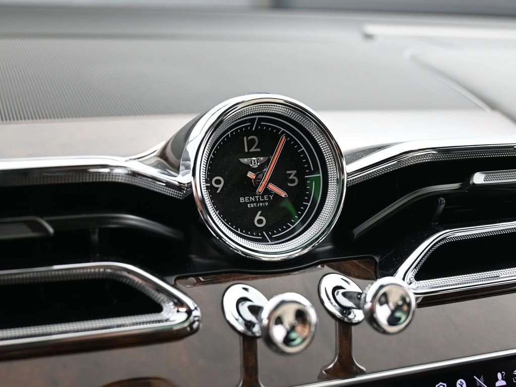 Certified 2023 Bentley Bentayga Plug-In Hybrid AWD/4WD image 19