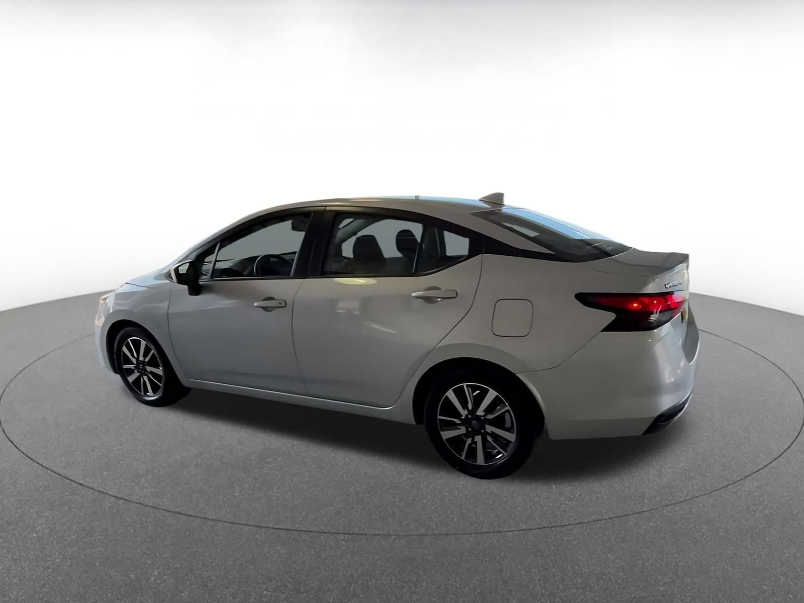 Used 2025 Nissan Versa SV FWD image 9