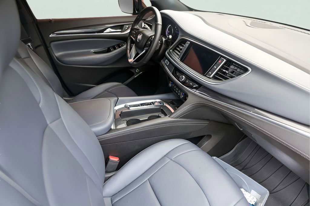 Used 2023 Buick Enclave Essence w/ Sport Touring Edition FWD image 32