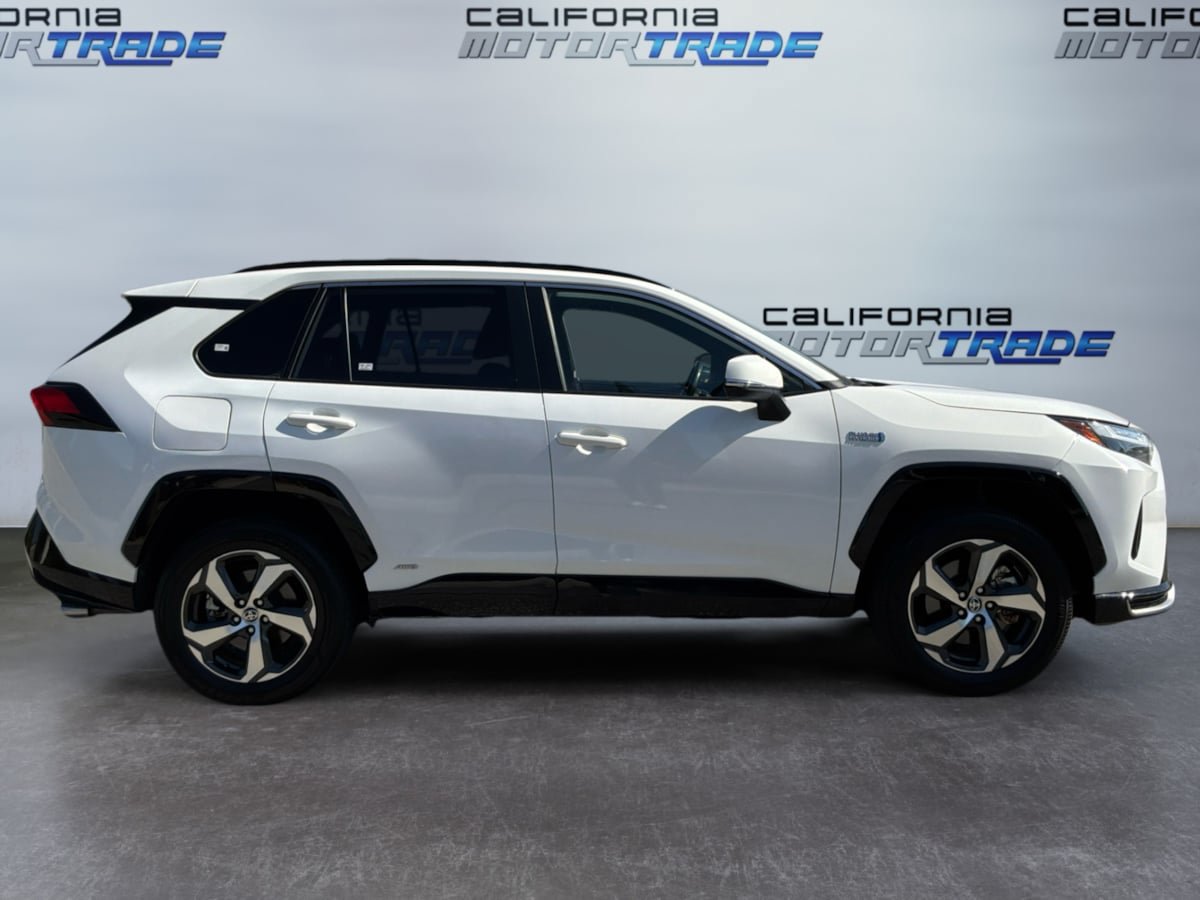 Used 2023 Toyota RAV4 SE w/ Weather & Moonroof Package AWD/4WD image 4