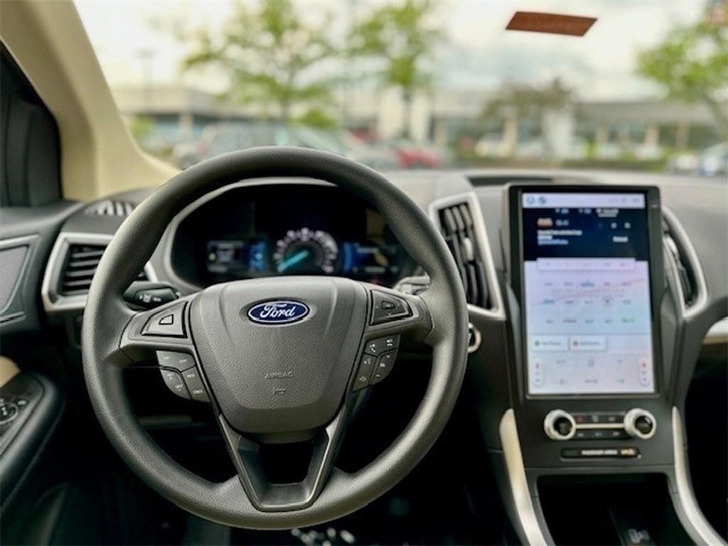 New 2024 Ford Edge SE image 11