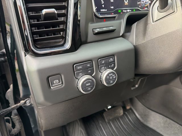 Used 2024 GMC Sierra 3500 Denali w/ Denali Reserve Package image 33