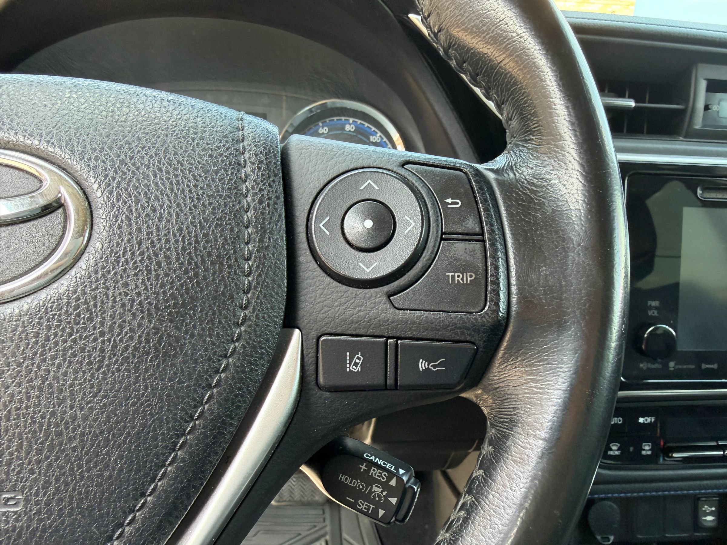 Used 2017 Toyota Corolla SE w/ SE Premium Package FWD image 23